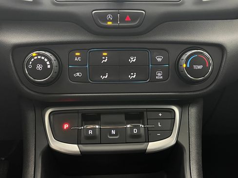 Used 2024 GMC Terrain SLE FWD image 23