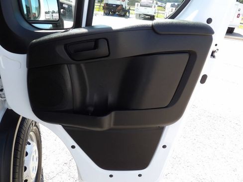 Used 2025 RAM ProMaster 2500 w/ U-Haul Equipment Group FWD image 30