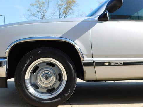 Used 1993 Chevrolet Silverado 1500 2WD Regular Cab image 8