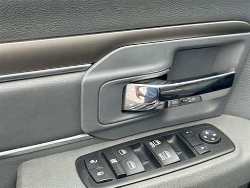 Used 2016 RAM 1500 Classic SLT AWD/4WD image 16
