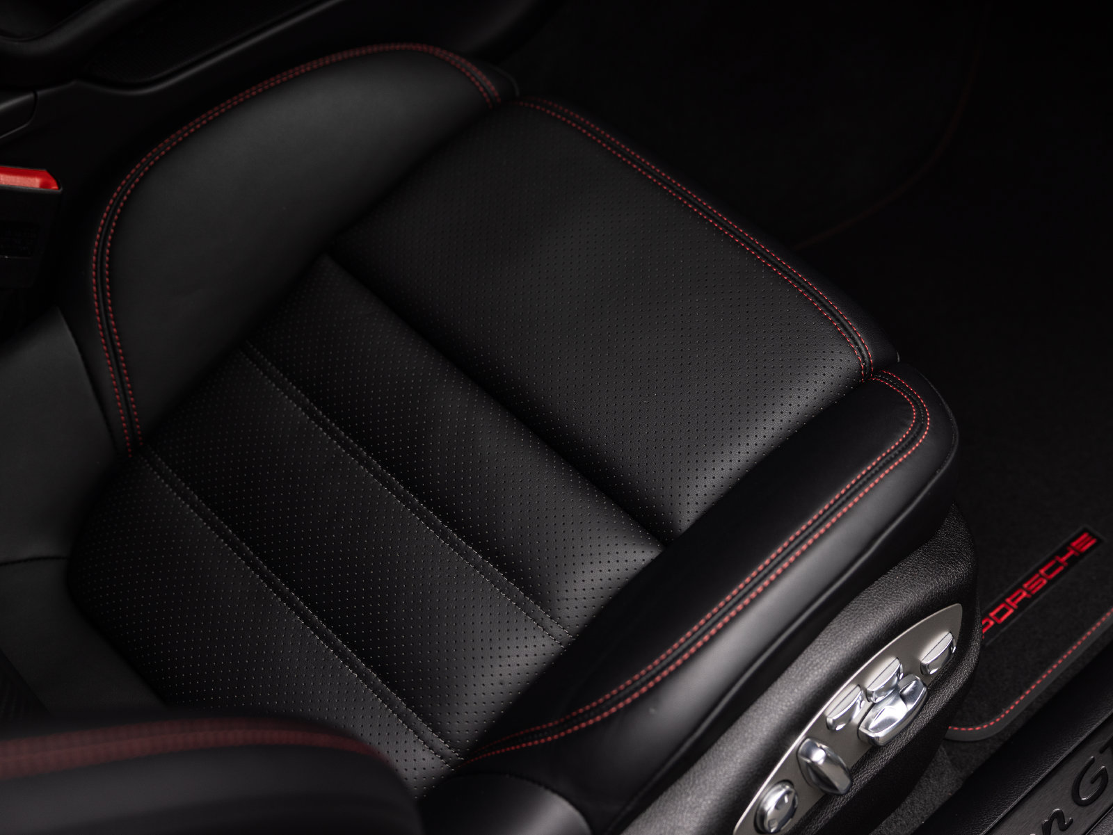 Certified 2026 Porsche Macan GTS AWD/4WD image 14