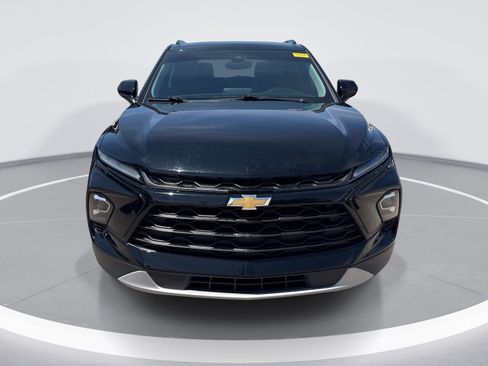 Used 2023 Chevrolet Blazer LT w/ Convenience Package FWD image 2