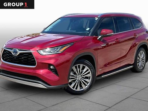 Used 2021 Toyota Highlander Platinum AWD/4WD image 1