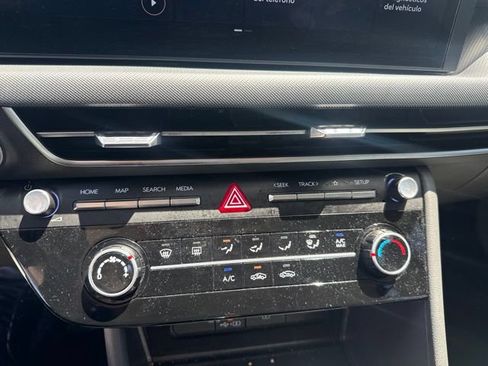 Used 2025 Hyundai Sonata SE FWD image 17