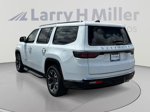Used 2024 Jeep Wagoneer Series III AWD/4WD image 3