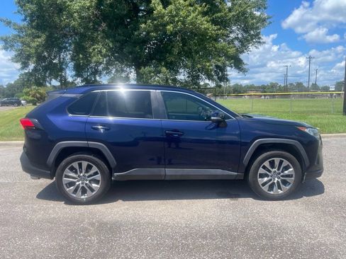 Used 2019 Toyota RAV4 XLE Premium FWD image 8