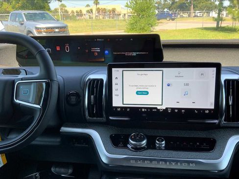 Used 2025 Ford Expedition Tremor image 6