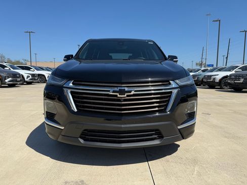 Used 2024 Chevrolet Traverse High Country image 2