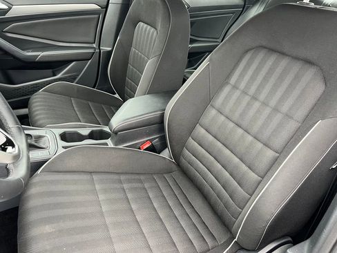 Used 2024 Volkswagen Jetta Sport image 9