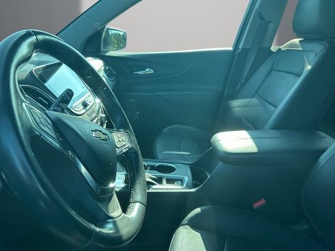 Used 2021 Chevrolet Equinox Premier FWD image 3