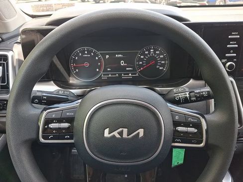 Used 2023 Kia Sorento LX AWD/4WD image 19