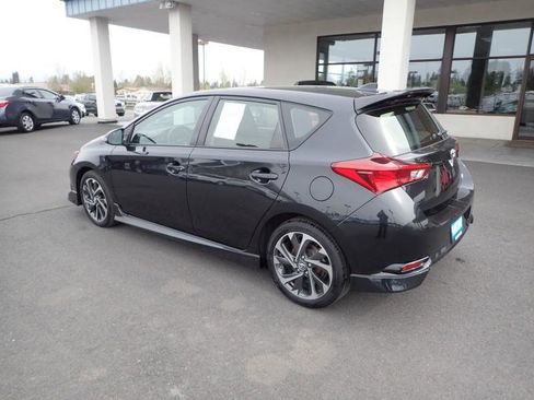 Used 2018 Toyota Corolla iM w/ Carpet Mat Package (TMS) FWD image 3