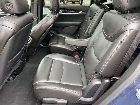 Used 2025 Cadillac XT6 Premium Luxury image 5