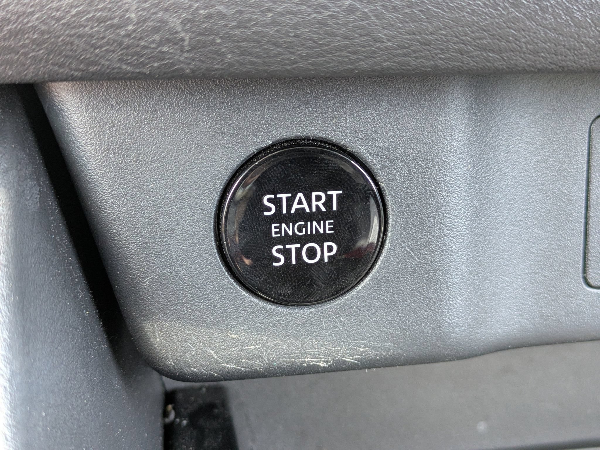 Certified 2025 Nissan Rogue SV FWD image 27