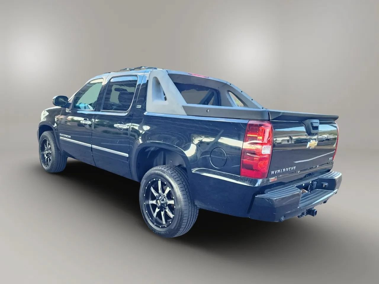 Used 2011 Chevrolet Avalanche LTZ AWD/4WD image 7