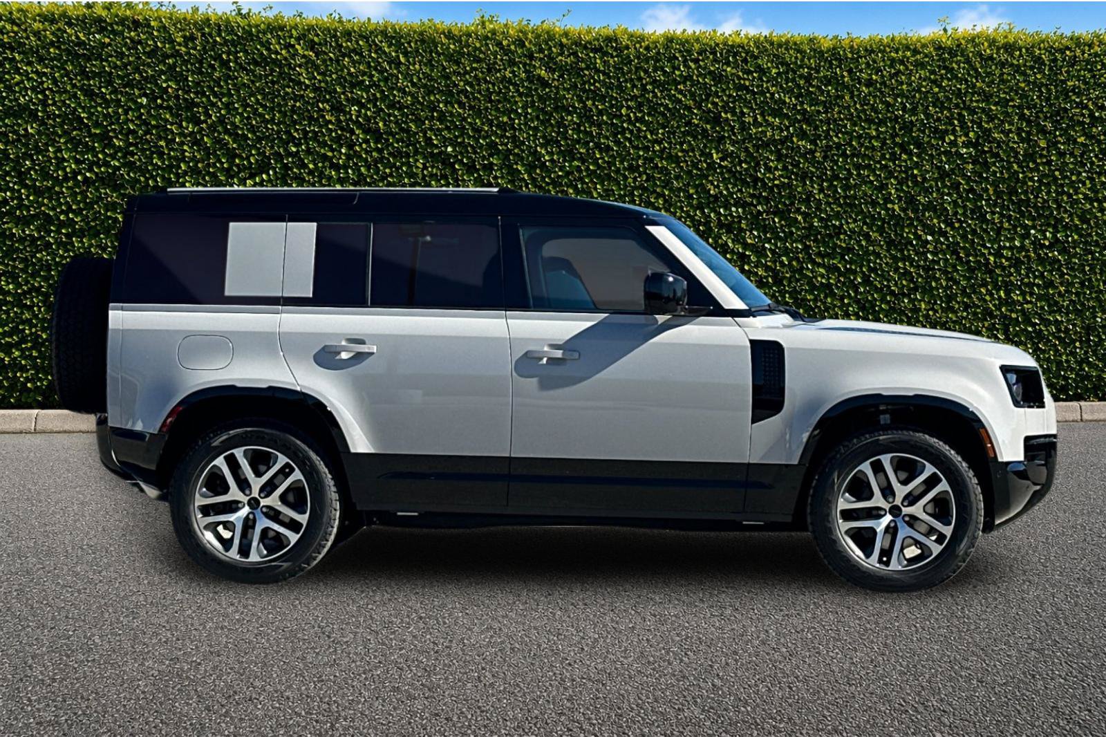 New 2026 Land Rover Defender 110 X-Dynamic SE AWD/4WD image 7