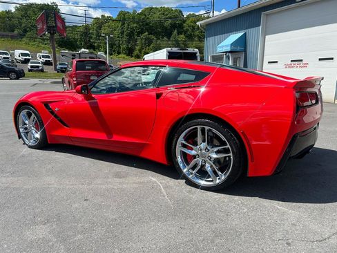 Used 2019 Chevrolet Corvette Stingray Coupe w/ 1LT RWD image 3