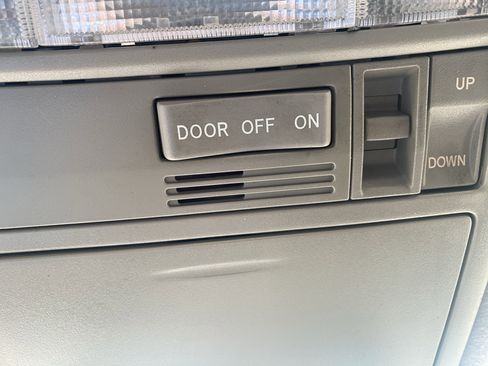 Used 2011 Toyota Camry image 17