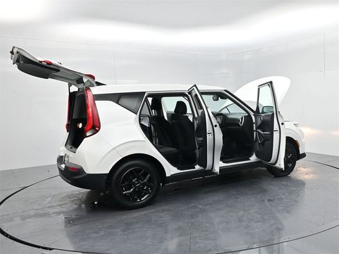 Certified 2022 Kia Soul LX w/ Technology Package image 49