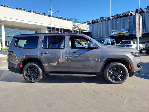 Used 2025 Jeep Wagoneer Series II image 30