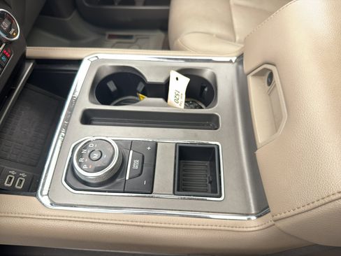 Used 2018 Ford Expedition XLT w/ Equipment Group 202A RWD image 37