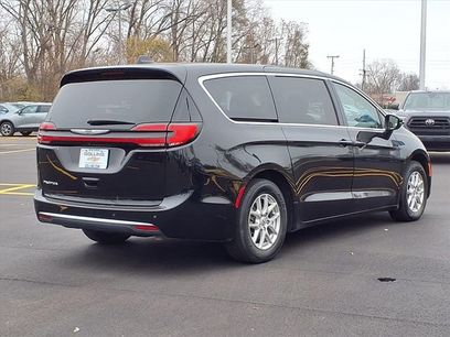 Used 2024 Chrysler Pacifica Touring-L