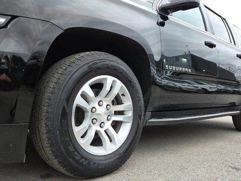 Used 2019 Chevrolet Suburban LT image 7