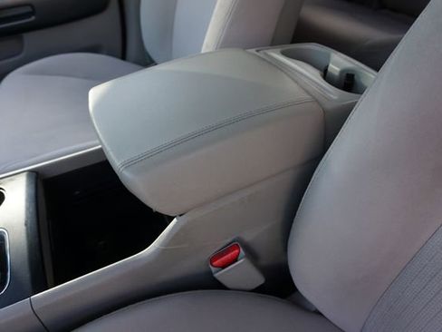 Used 2017 Kia Sedona LX image 23