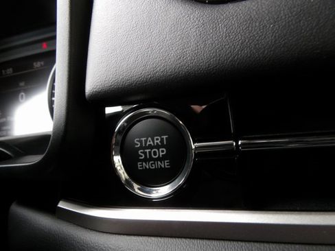 New 2025 Mitsubishi Outlander SE image 28