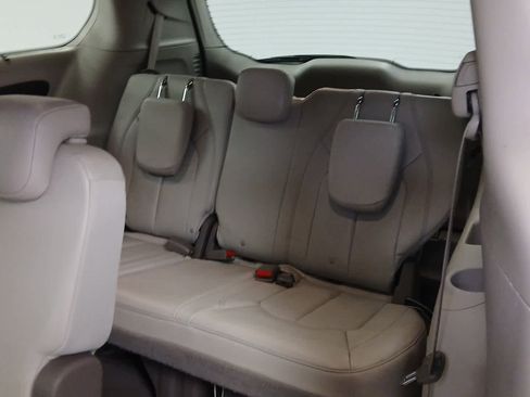 Used 2020 Chrysler Pacifica Touring-L image 20