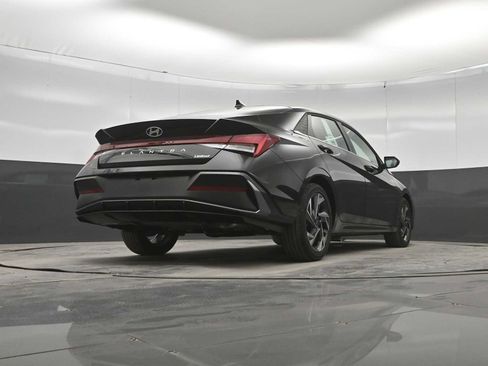 New 2026 Hyundai Elantra Limited FWD image 39
