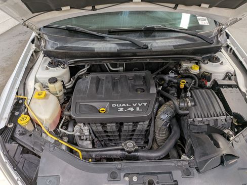 Used 2014 Chrysler 200 LX FWD image 33