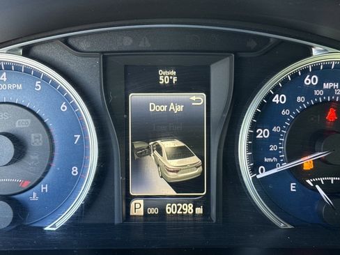 Used 2017 Toyota Camry XLE image 32