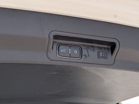 Used 2022 Ford Explorer Limited w/ Equipment Group 301A RWD image 14