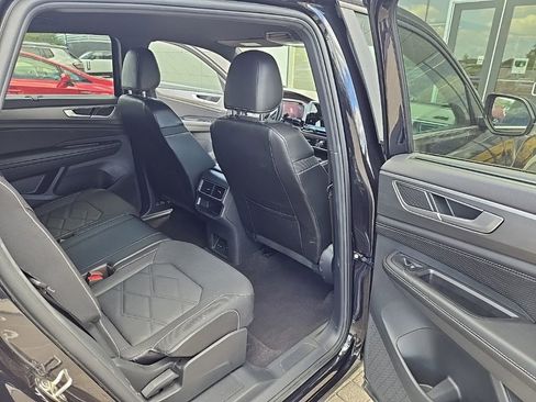 Used 2024 Volkswagen Atlas Cross Sport SE AWD/4WD image 19