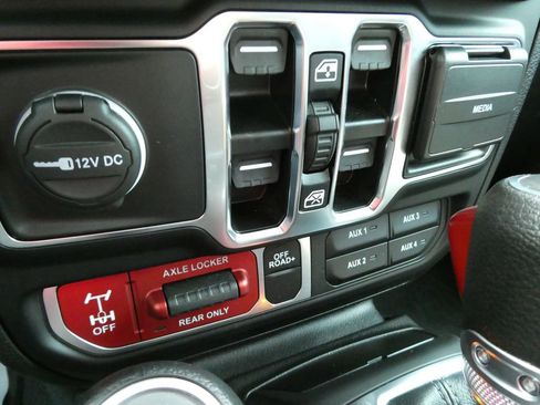 Used 2024 Jeep Gladiator Sport AWD/4WD image 30