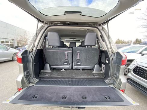 Used 2017 Lexus LX 570 4WD w/ Luxury Package image 27