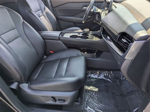 Used 2023 Nissan Rogue SL w/ SL Premium Package image 29