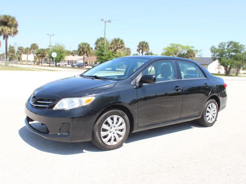 Used 2013 Toyota Corolla LE image 3