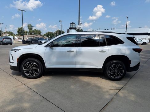 Used 2025 Buick Enclave Sport Touring FWD image 8