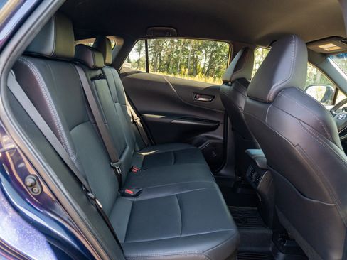 Used 2022 Toyota Venza XLE AWD/4WD image 17