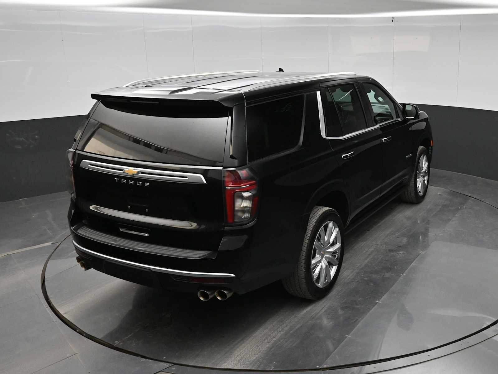 Used 2024 Chevrolet Tahoe High Country w/ Premium Package AWD/4WD image 29