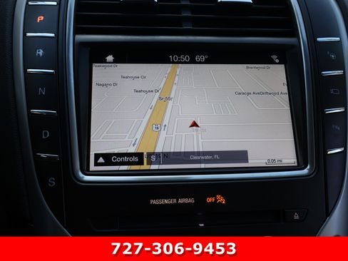 Used 2017 Lincoln MKX Reserve w/ Driver Assistance Package image 3