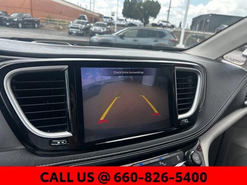 Used 2022 Chrysler Pacifica Touring-L FWD image 23