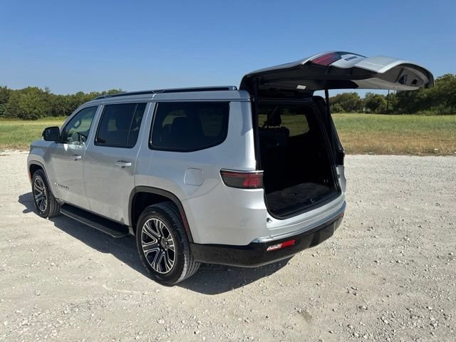 Used 2025 Jeep Wagoneer Series II AWD/4WD image 4