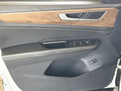 Used 2024 Volkswagen Atlas SE FWD image 3