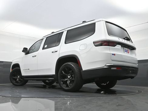 Used 2022 Jeep Wagoneer Series II RWD image 37