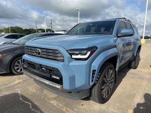 Used 2025 Toyota 4Runner Limited AWD/4WD image 2