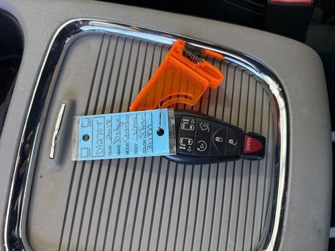 Used 2018 Dodge Grand Caravan SXT image 11