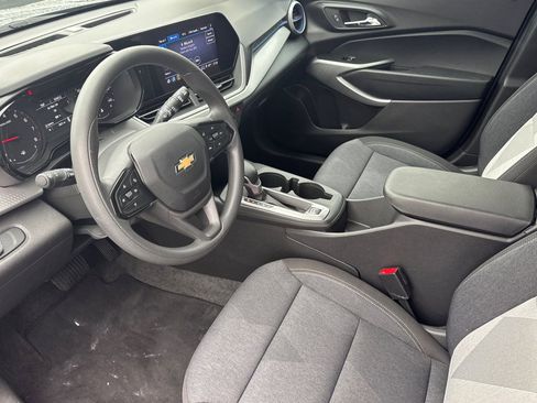 Certified 2024 Chevrolet Trax LS image 9